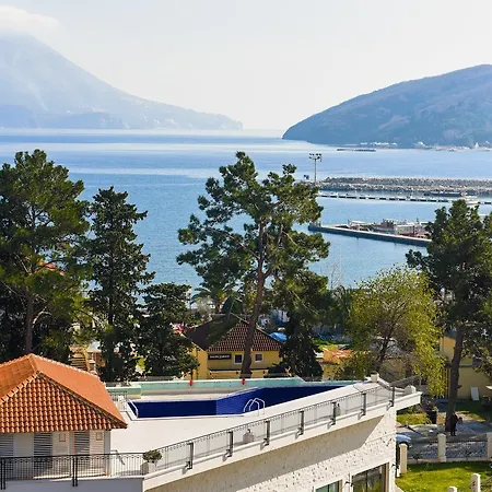 Апартаменти Lux Beach *
