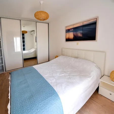 Апартаменти Lux Beach Будва