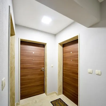 Апартаменти Lux Beach Будва
